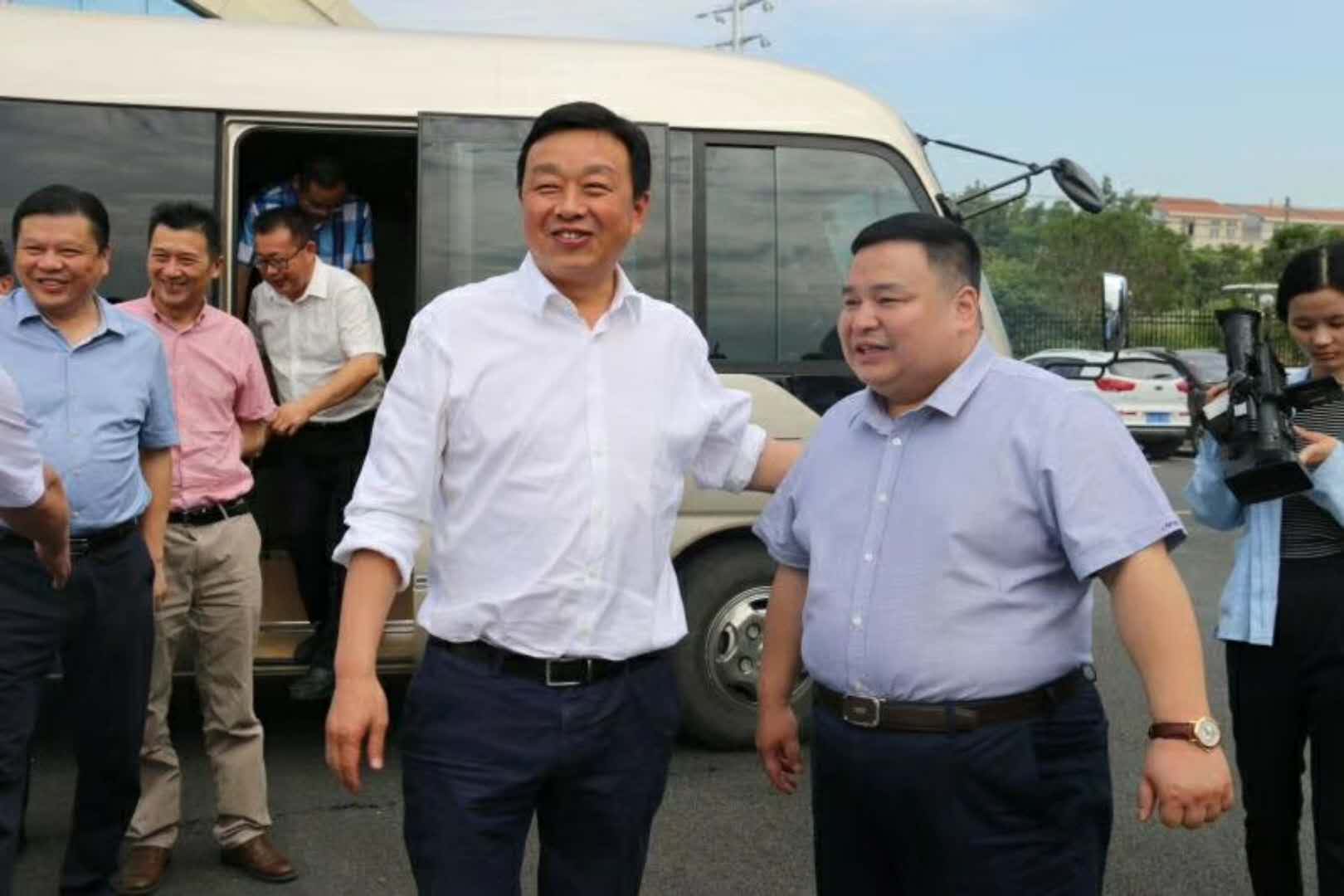 武漢市黃陂區(qū)委吳書記等區(qū)領導一行蒞臨程力重工指導工作