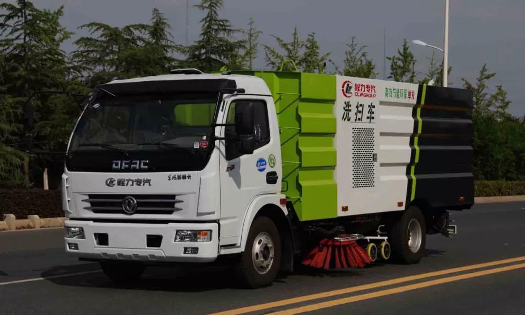 程力批量環(huán)衛(wèi)車助力“2018世界華人尋根節(jié)“環(huán)衛(wèi)清潔，為中國專汽之都增添榮耀受到社會各界廣泛贊譽